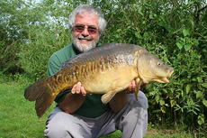 A fish caught using my favourite tactics... summer floater fishing. A lovely old warrior, from North Lincs. Oh for those lazy, 