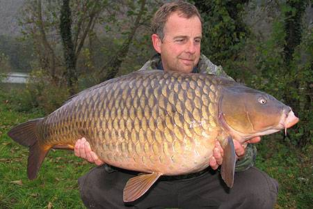 Mike Willmott with a cracking common. Mike Willmott with a cracking common.